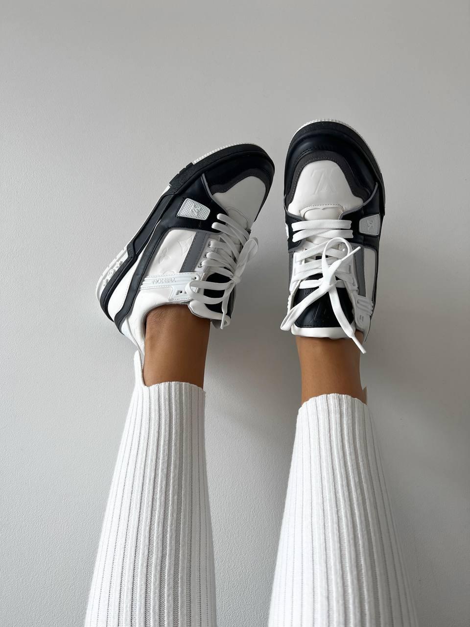 Louis Vuitton Trainer White Black