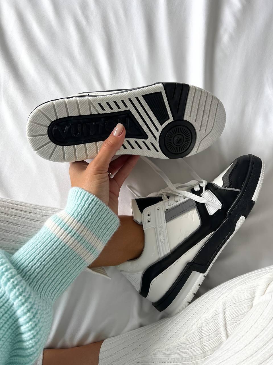 Louis Vuitton Trainer White Black