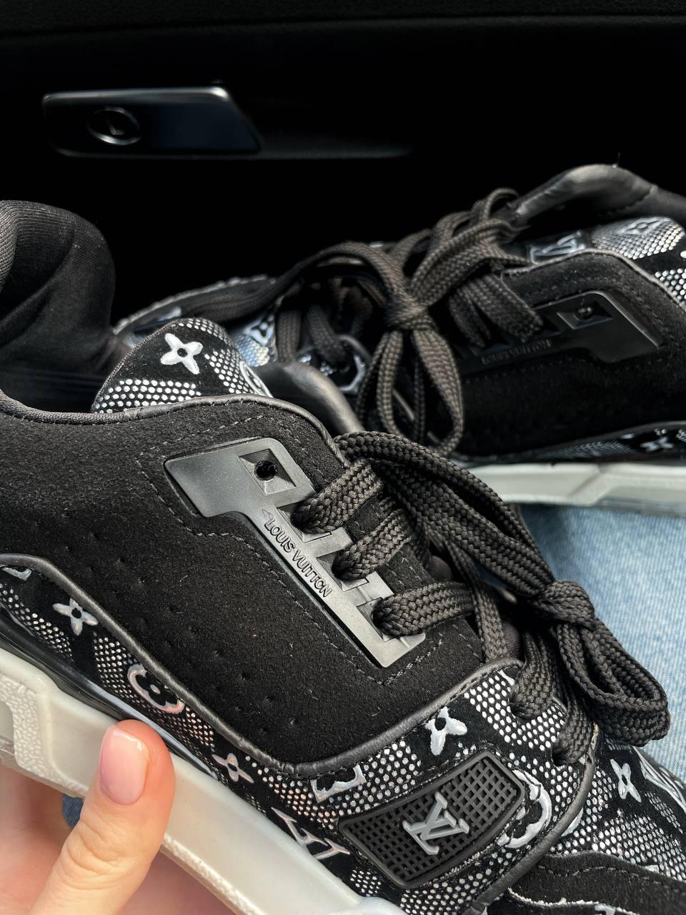 Louis Vuitton Trainer Black