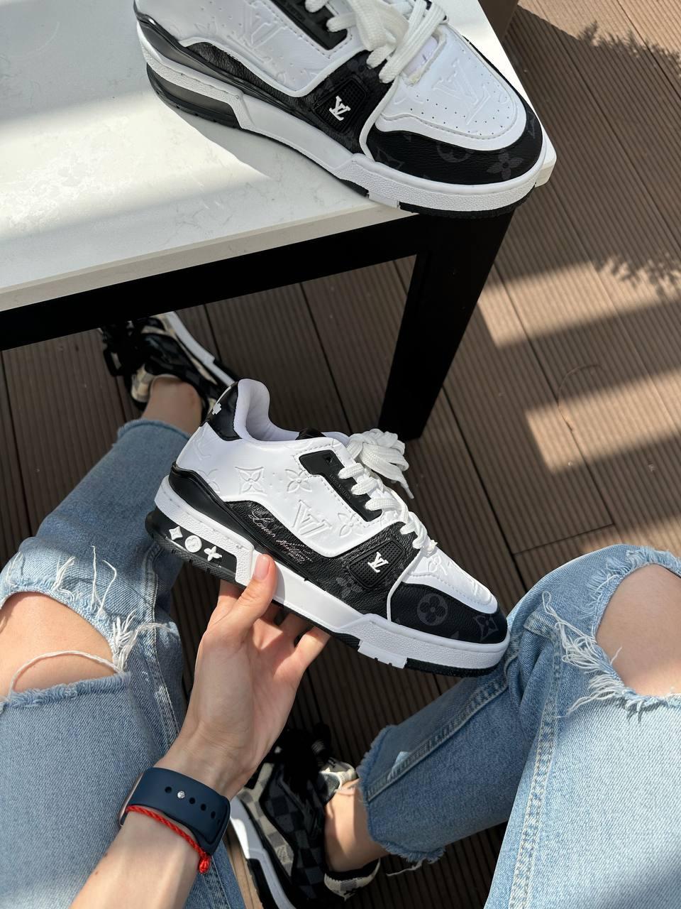 Louis Vuitton Trainer Black White v2
