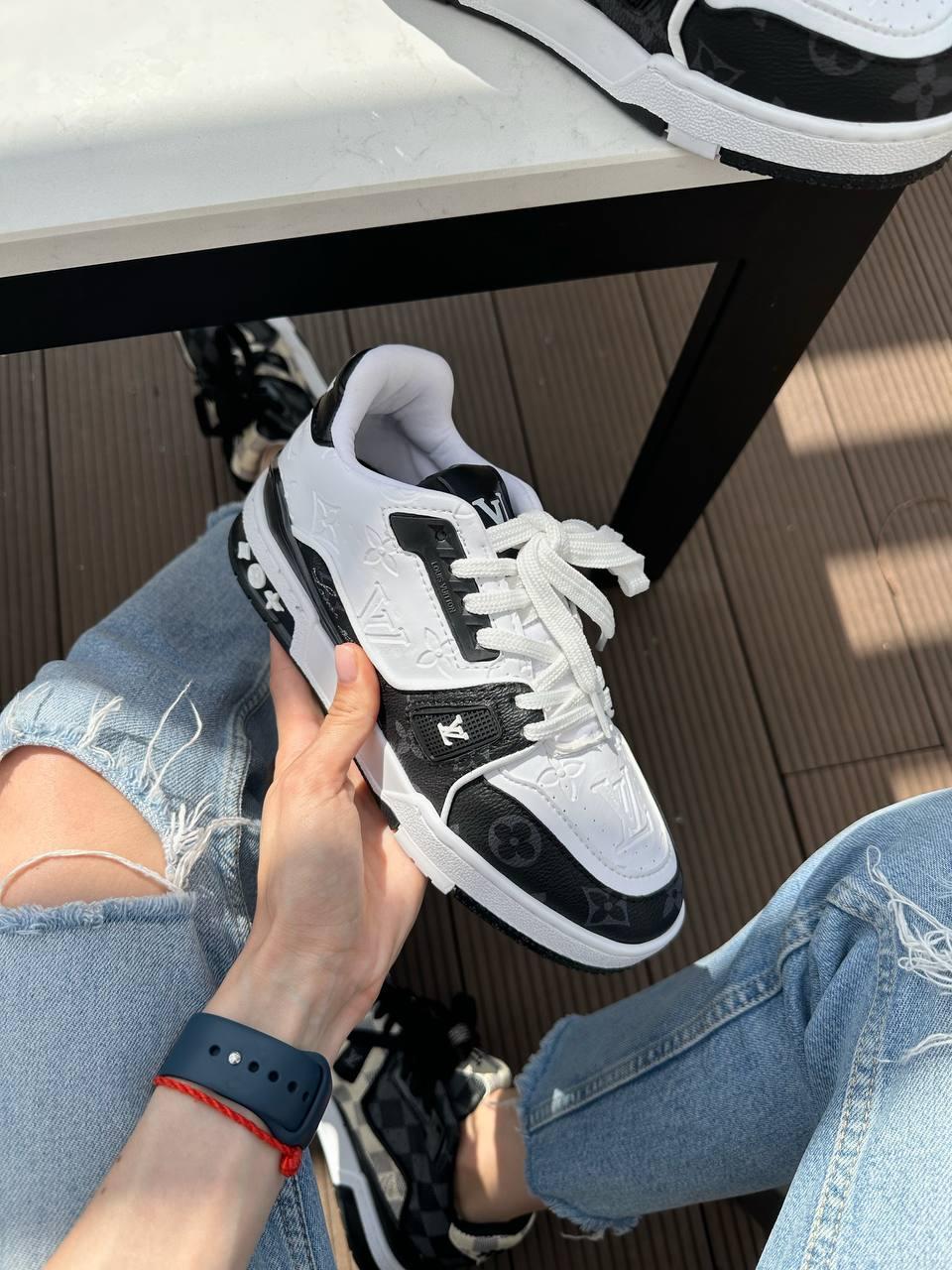 Louis Vuitton Trainer Black White v2