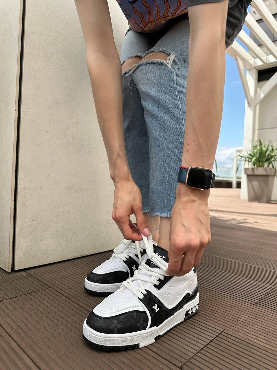 Louis Vuitton Trainer Black White v2