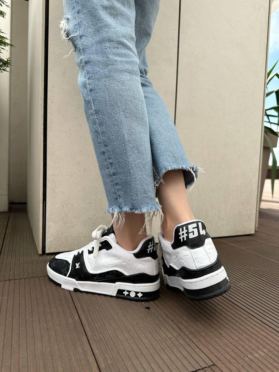 Louis Vuitton Trainer Black White v2