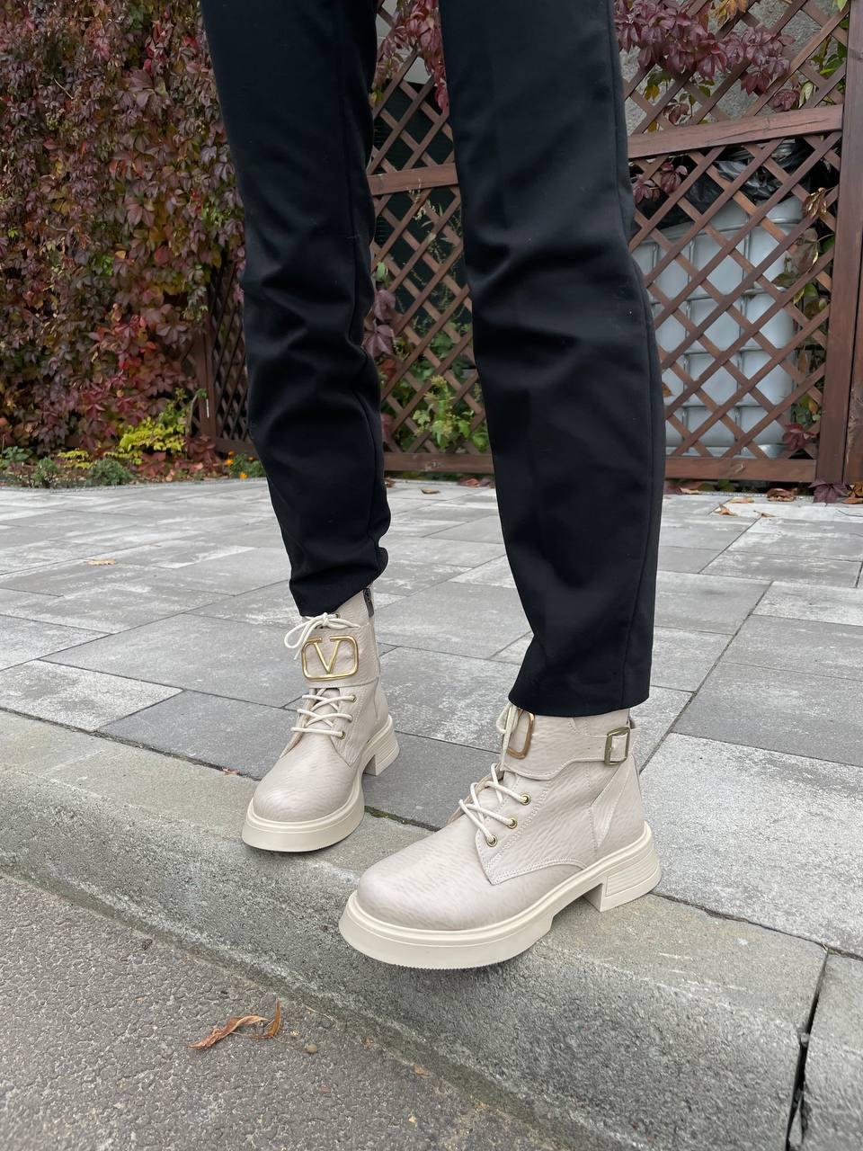 Valentino Garavani logo Cream Fur