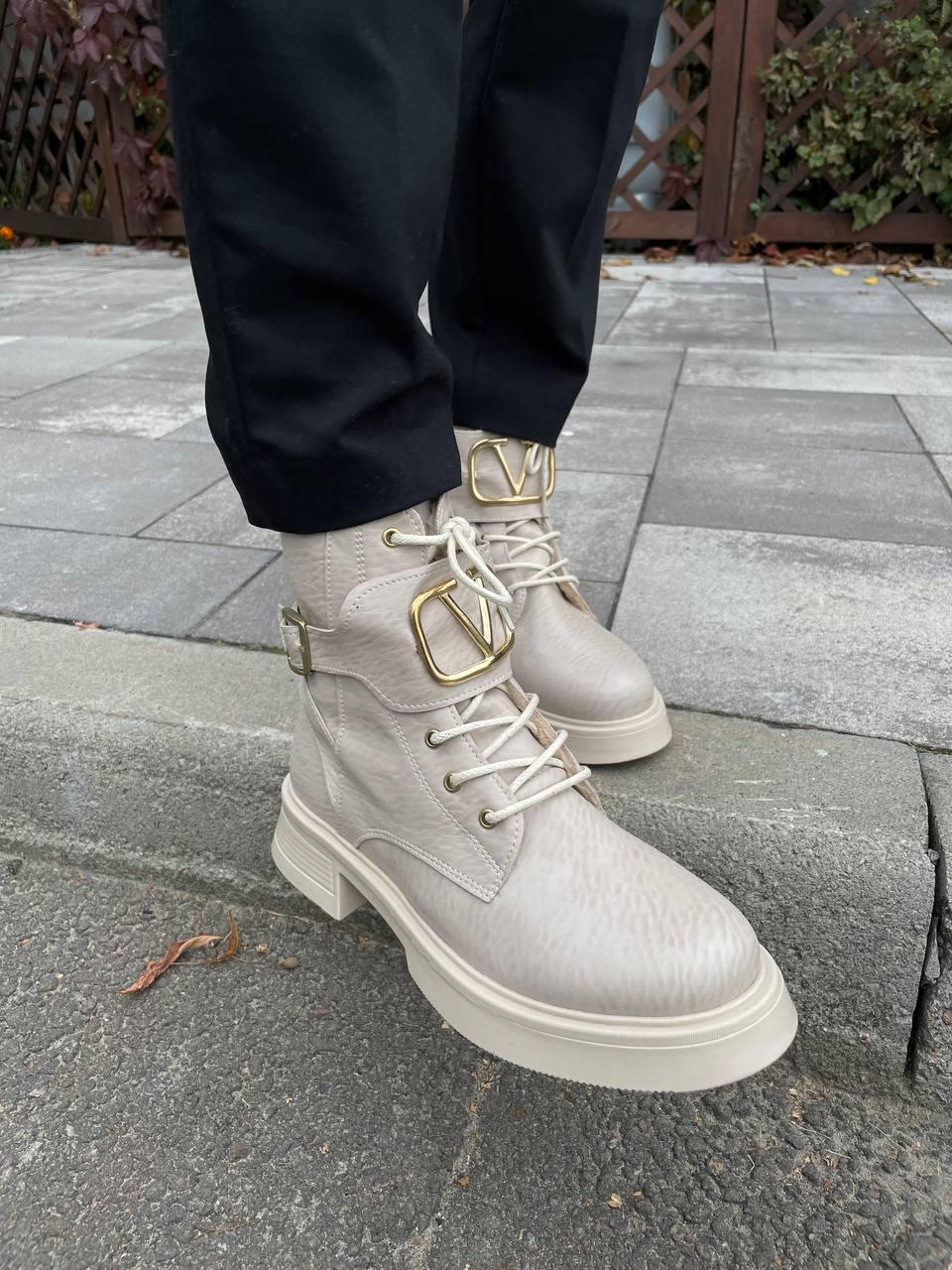 Valentino Garavani logo Cream Fur