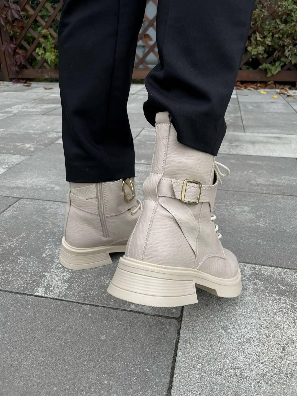 Valentino Garavani logo Cream Fur