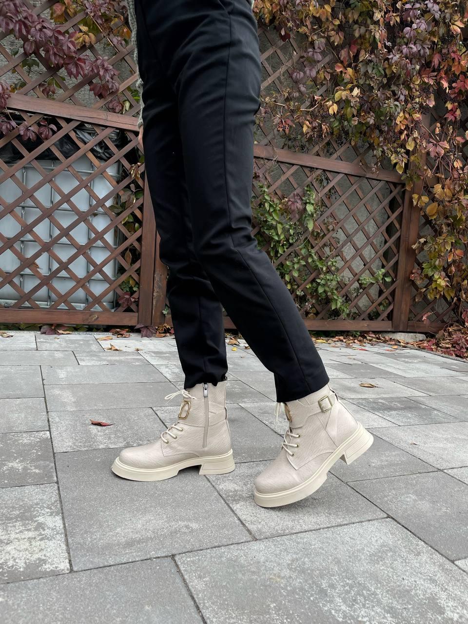 Valentino Garavani logo Cream Fur