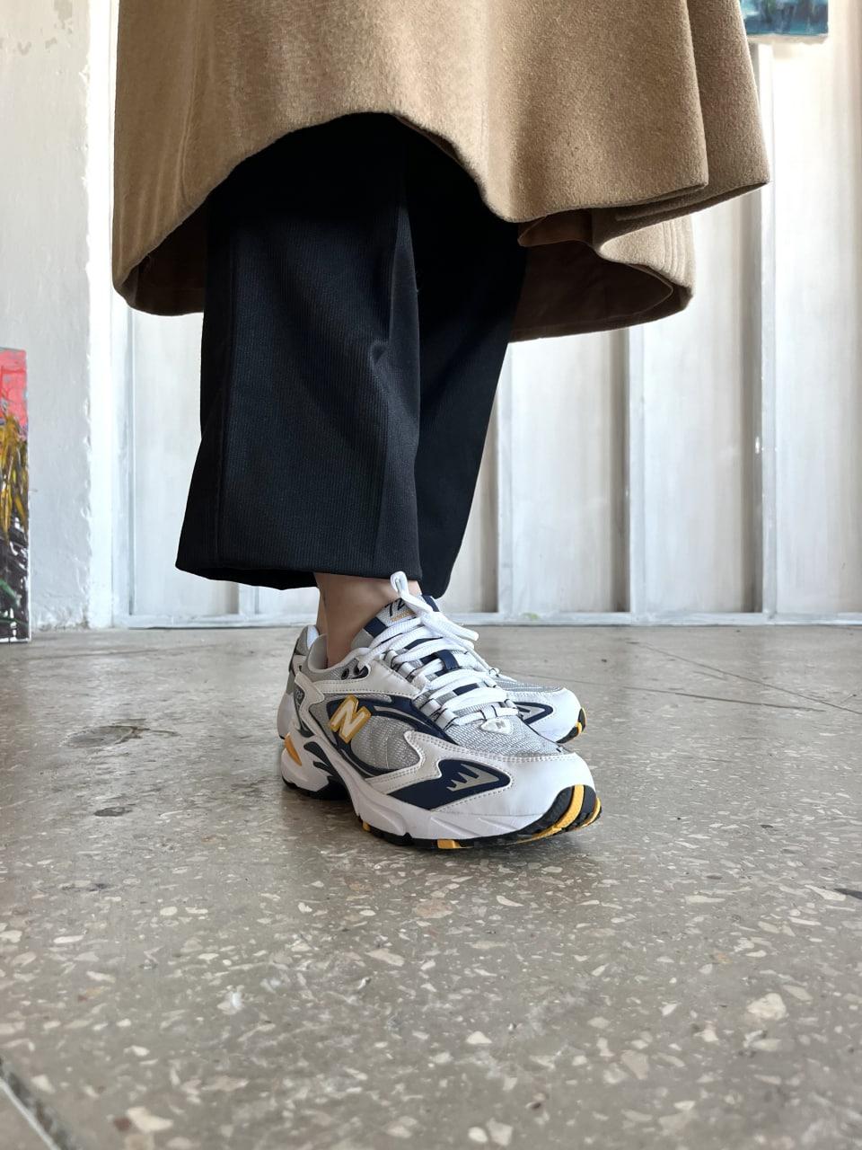 New Balance 725 White Navy