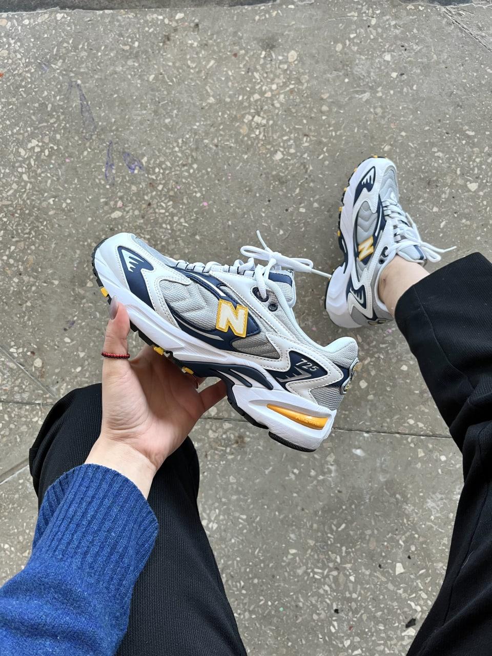 New Balance 725 White Navy