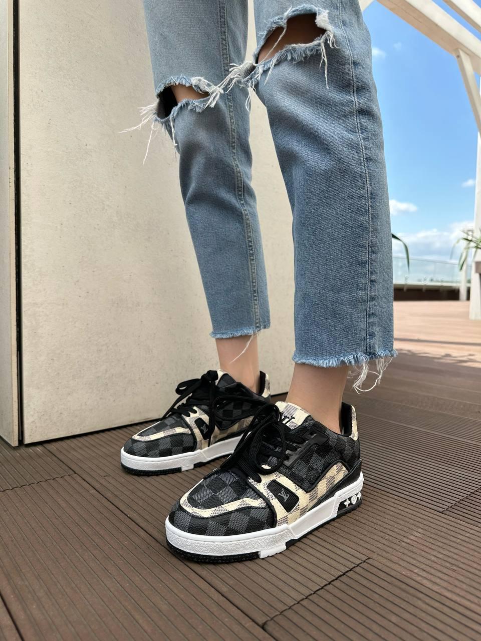 Louis Vuitton Trainer Black White Beige