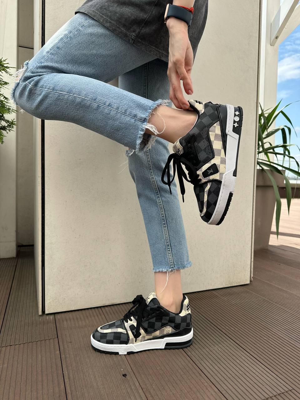 Louis Vuitton Trainer Black White Beige