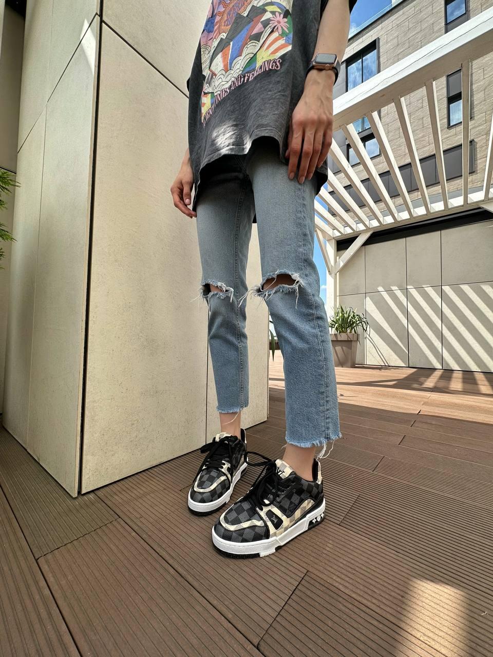 Louis Vuitton Trainer Black White Beige