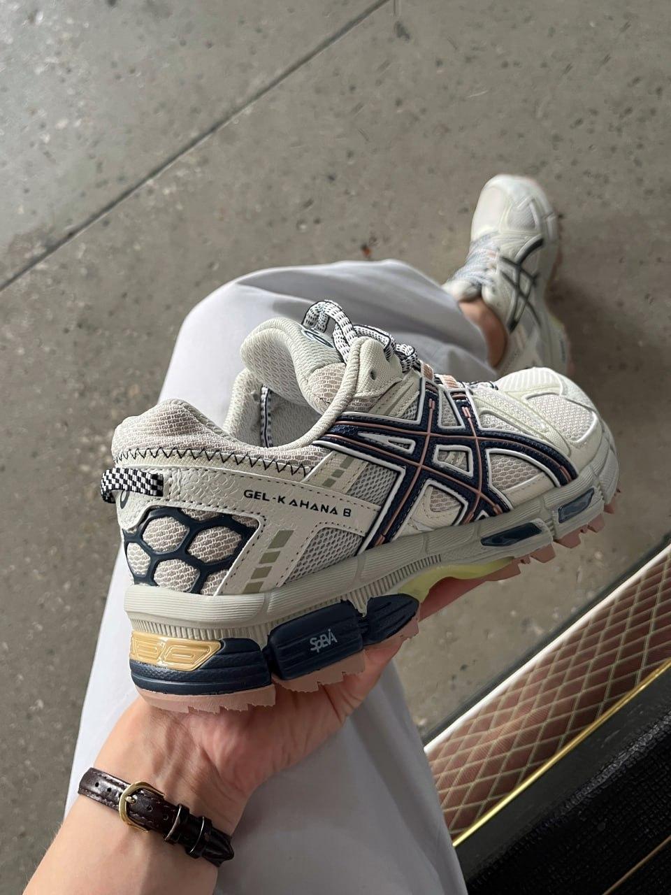 Asics Gel-Kahana 8 Beige