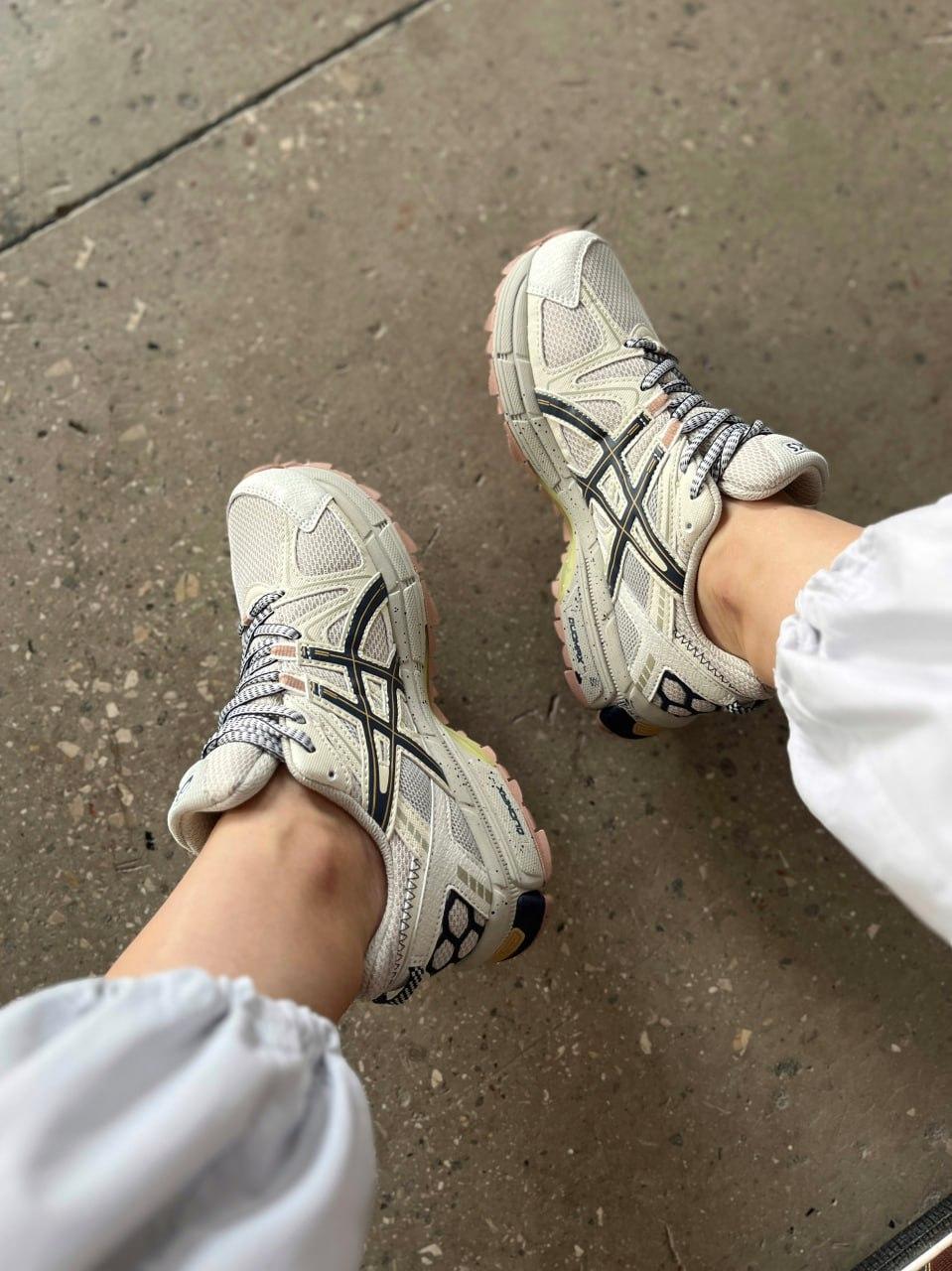 Asics Gel-Kahana 8 Beige