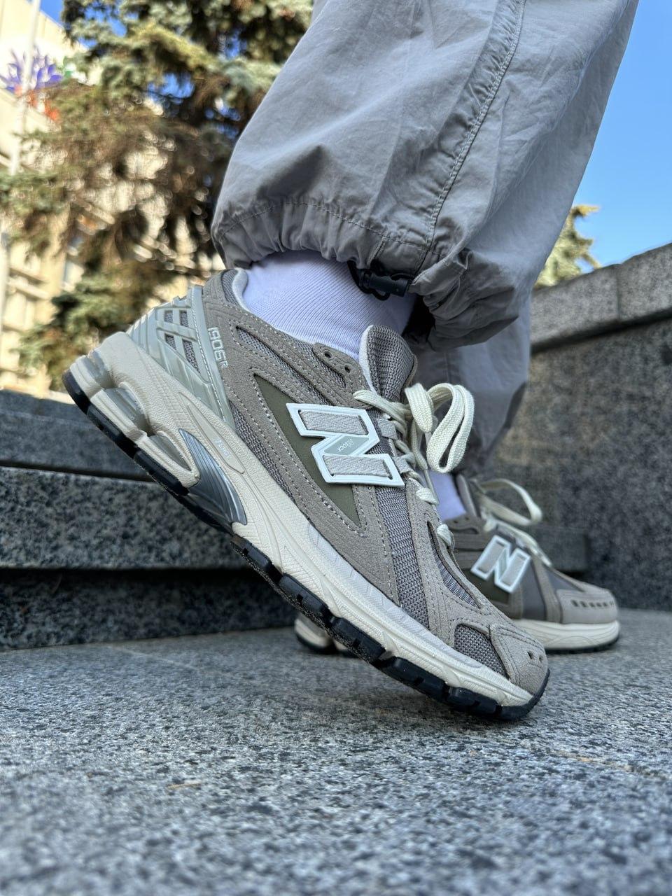 New Balance 1906R Dark Beige