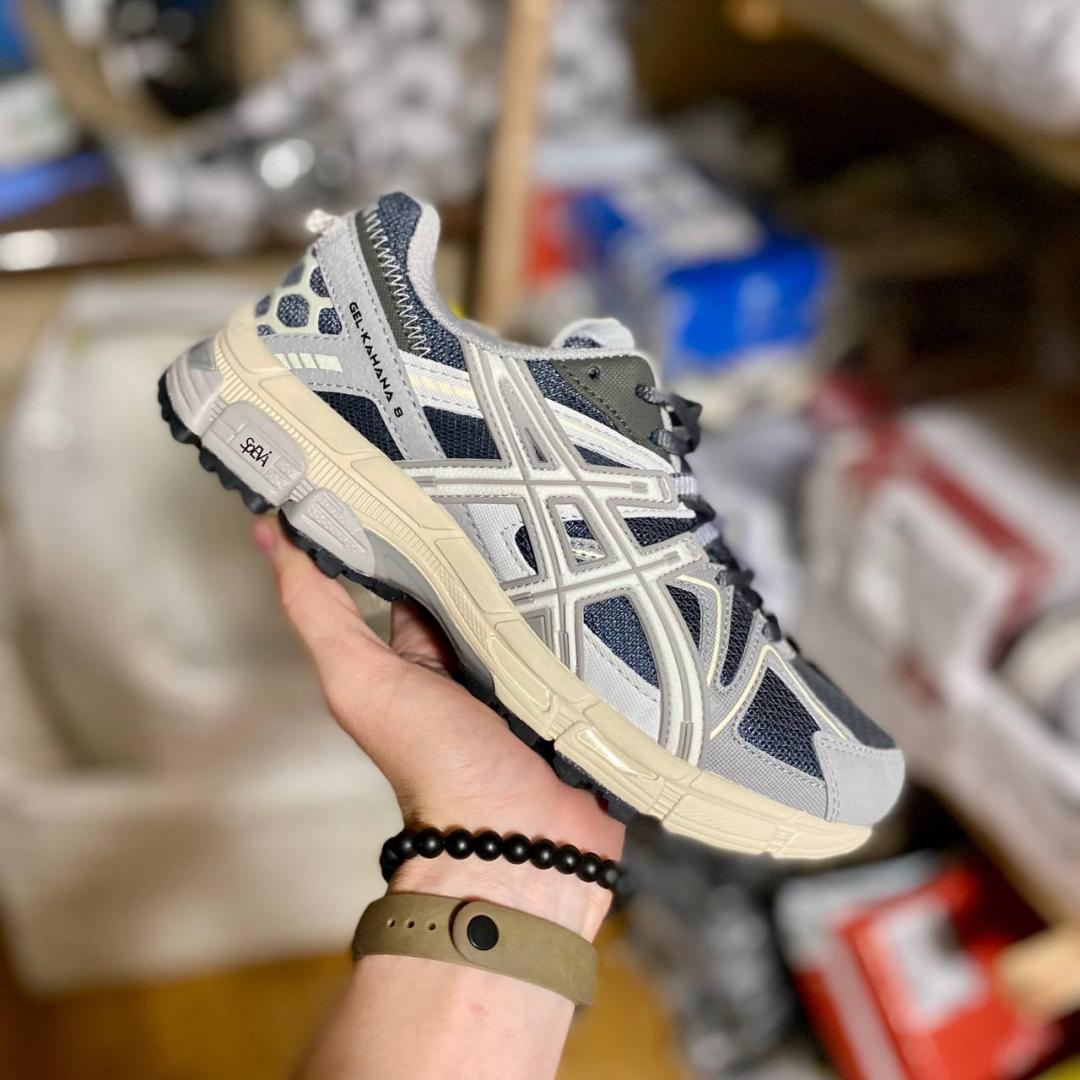 Asics Kahana 8 Grey