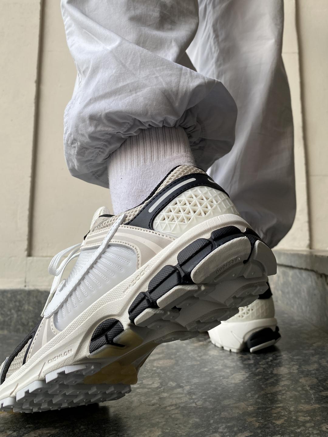 Nike Zoom Vomero 5 Beige White Black