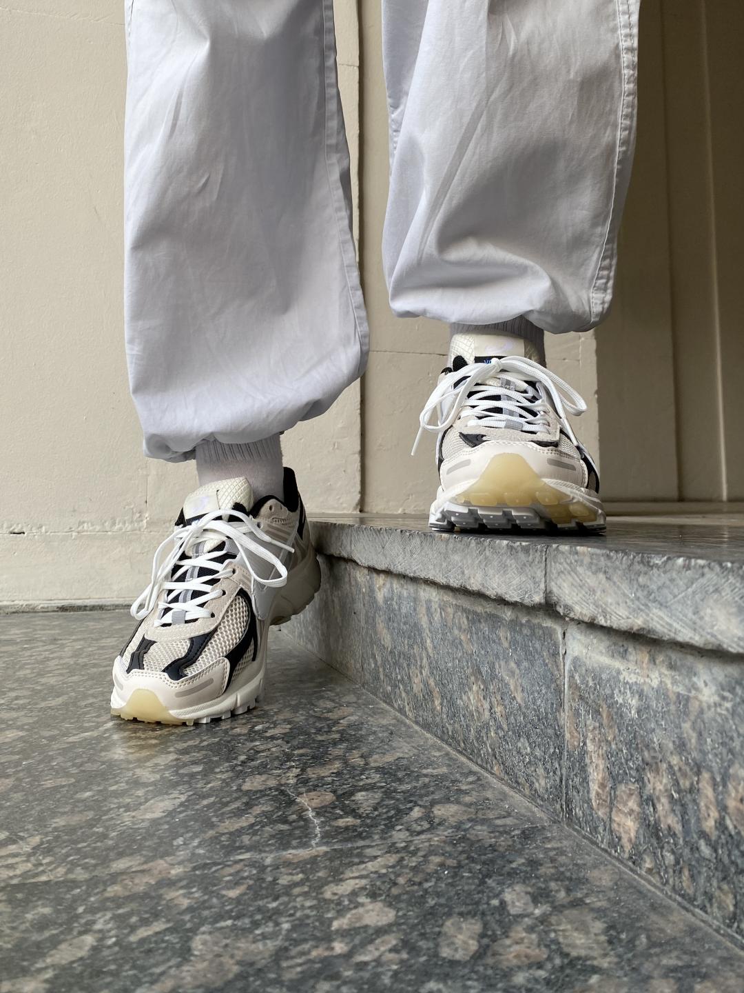 Nike Zoom Vomero 5 Beige White Black