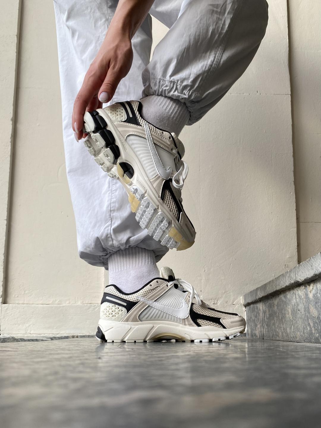 Nike Zoom Vomero 5 Beige White Black