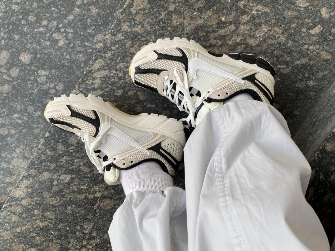 Nike Zoom Vomero 5 Beige White Black