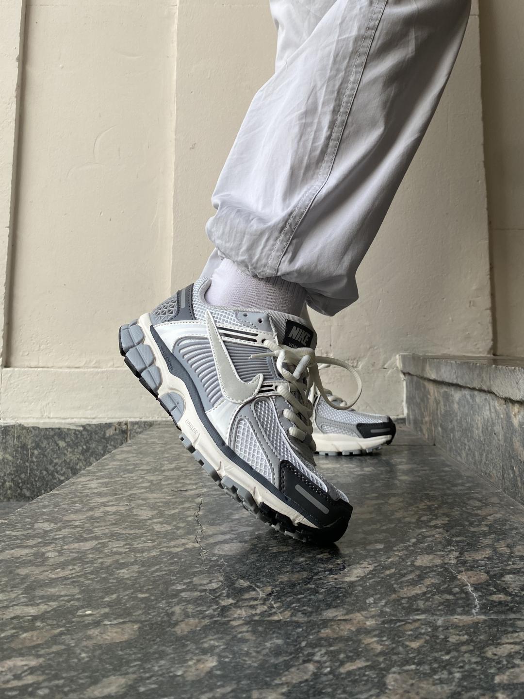 Nike Zoom Vomero 5 Grey White