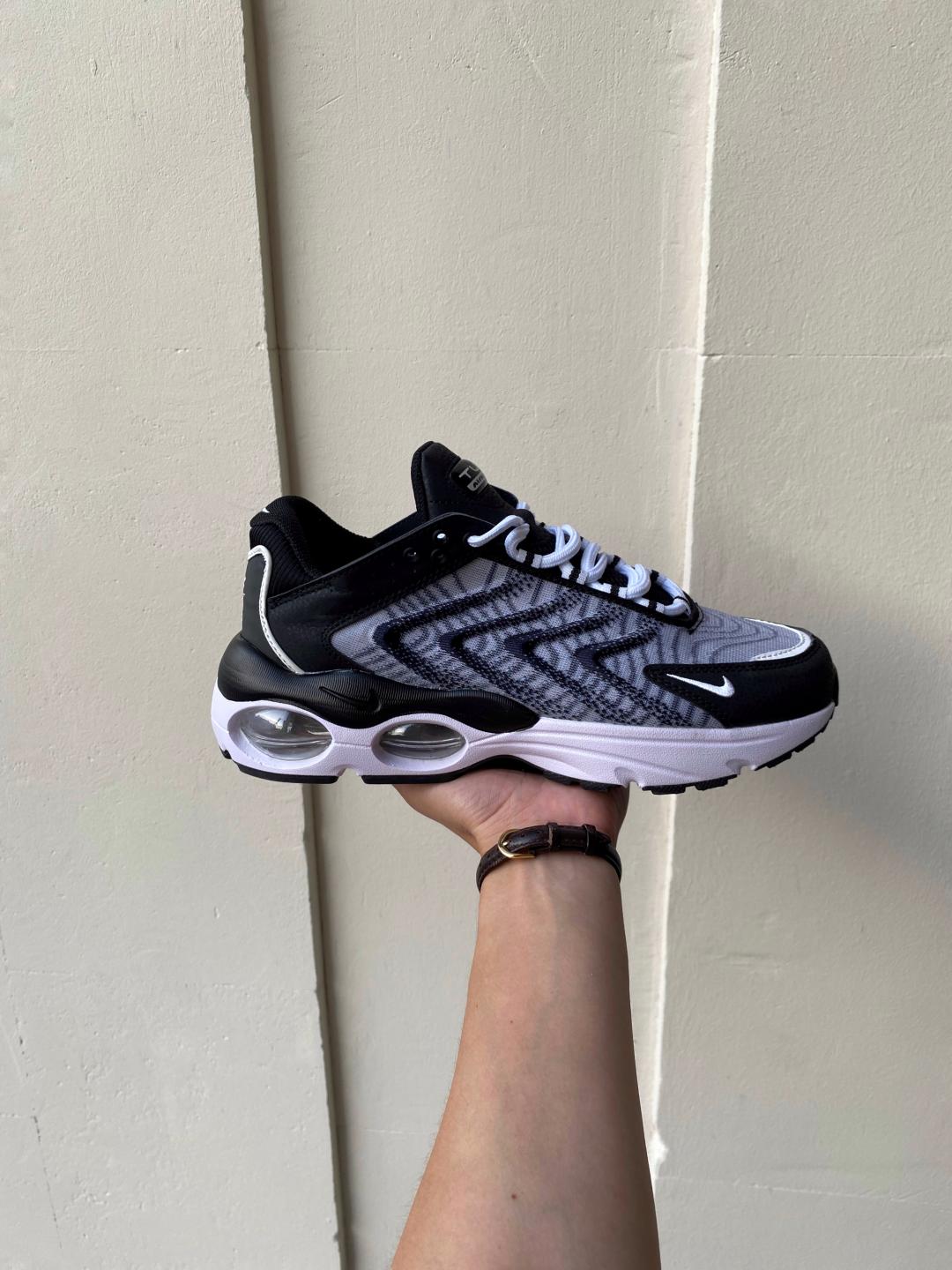 Nike Air Max TW Black White