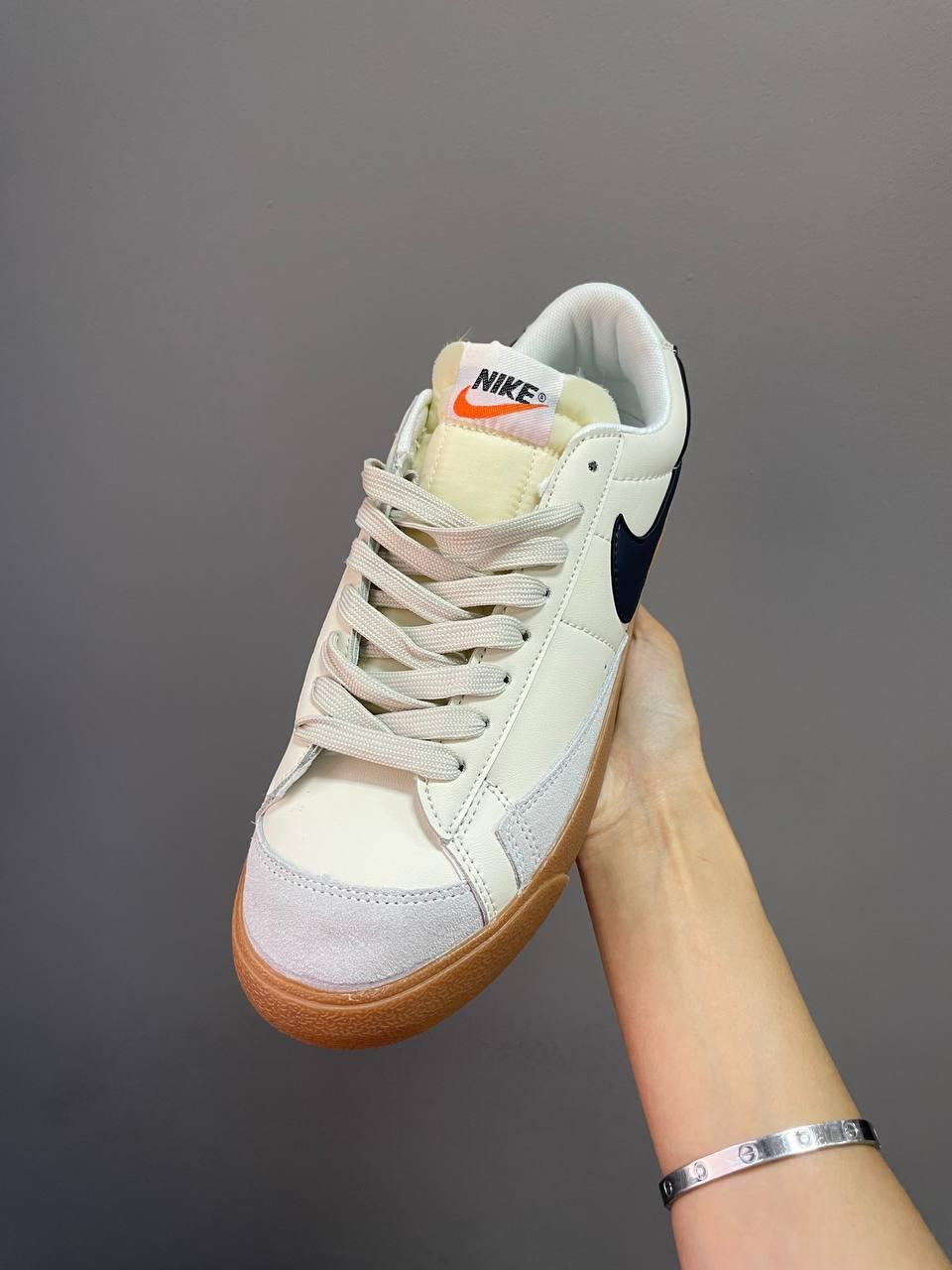 Nike Blazer Low Beige