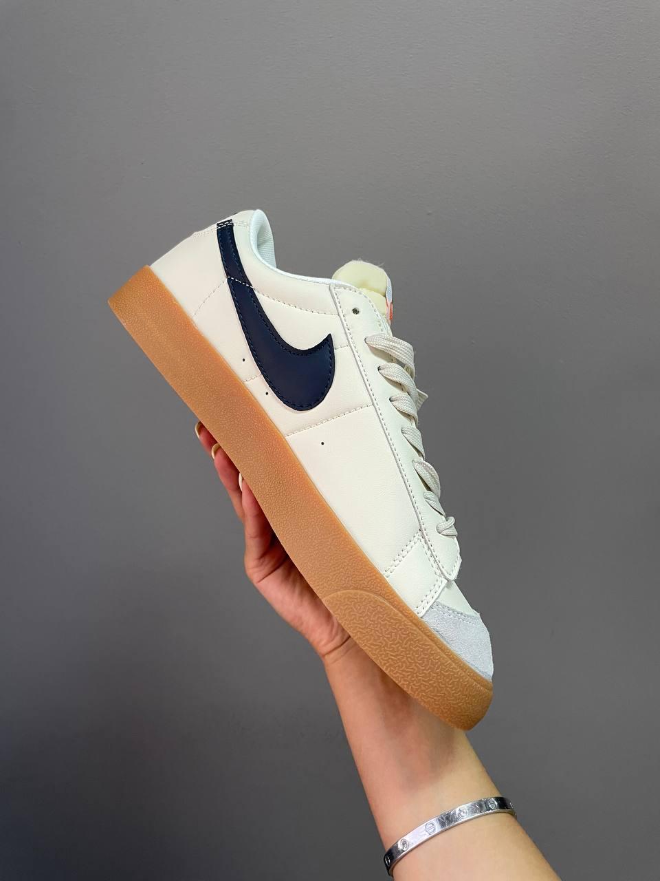 Nike Blazer Low Beige