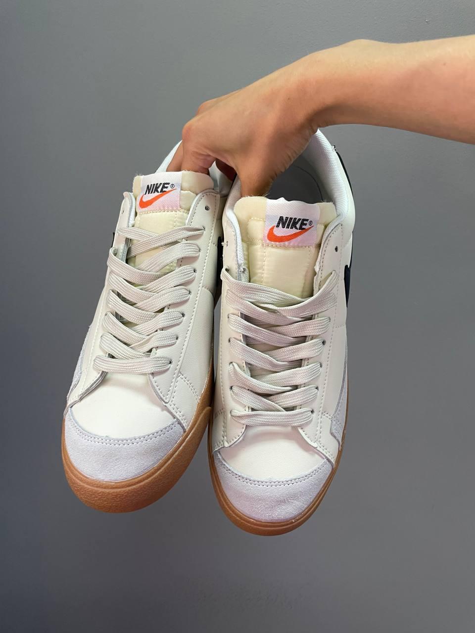 Nike Blazer Low Beige