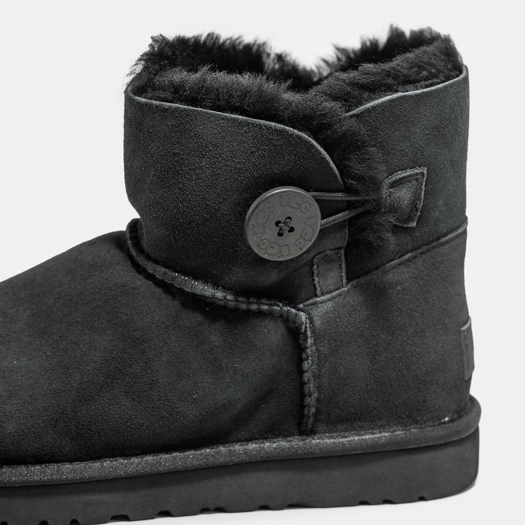 UGG Mini Bailey Button Black Premium