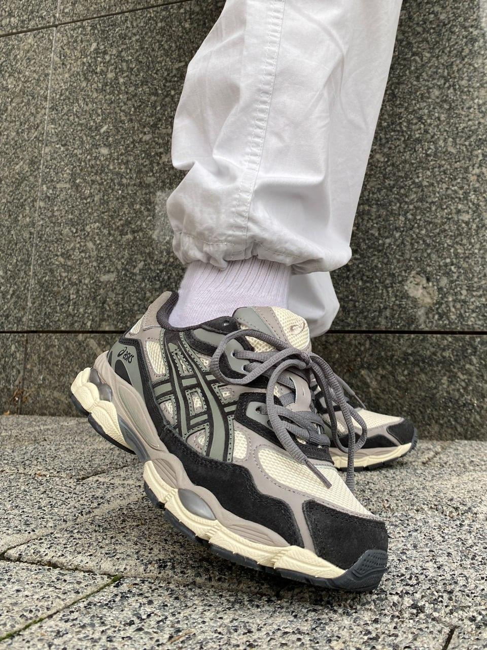 Asics Gel-NYC Beige Brown