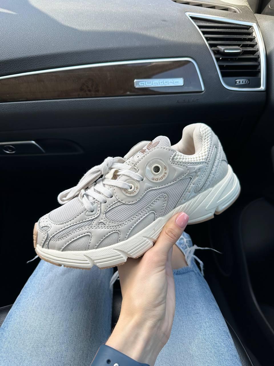 Adidas Astir Beige