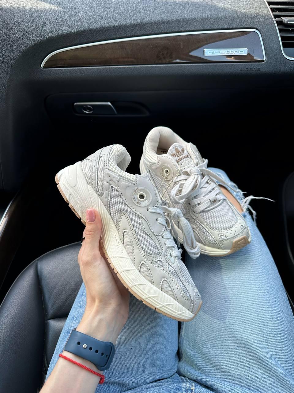 Adidas Astir Beige