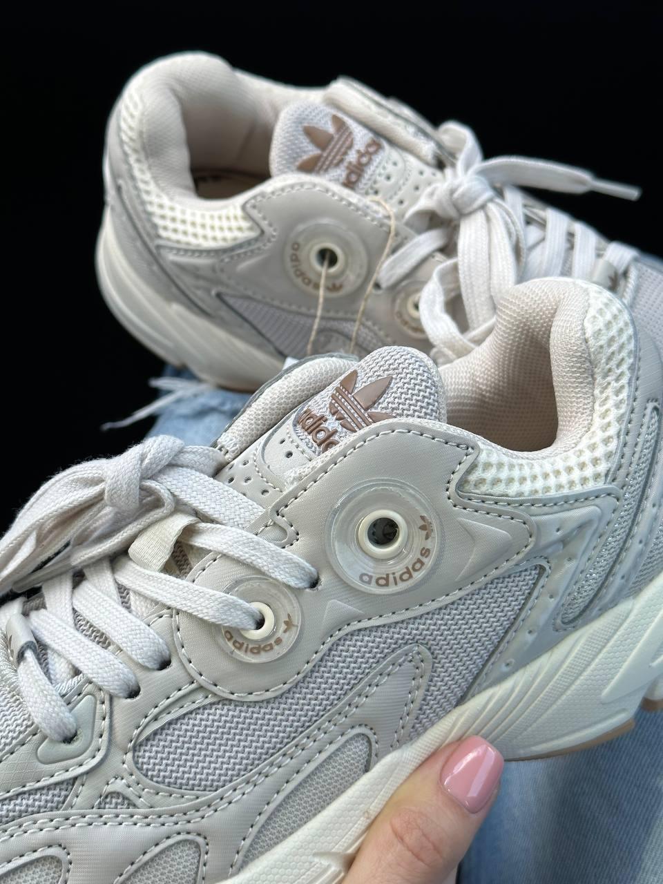 Adidas Astir Beige