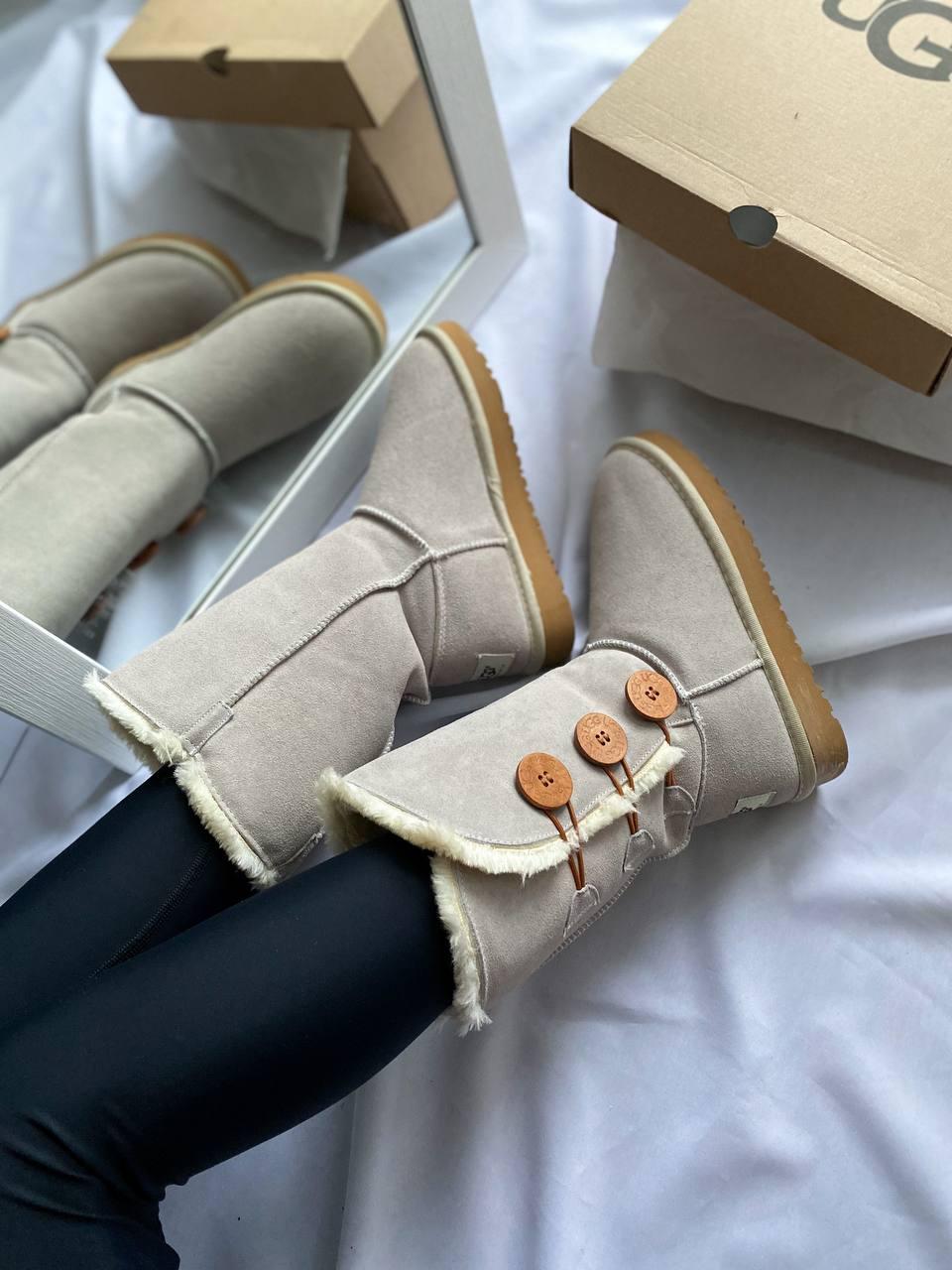 UGG Bailey Button Triplet II White
