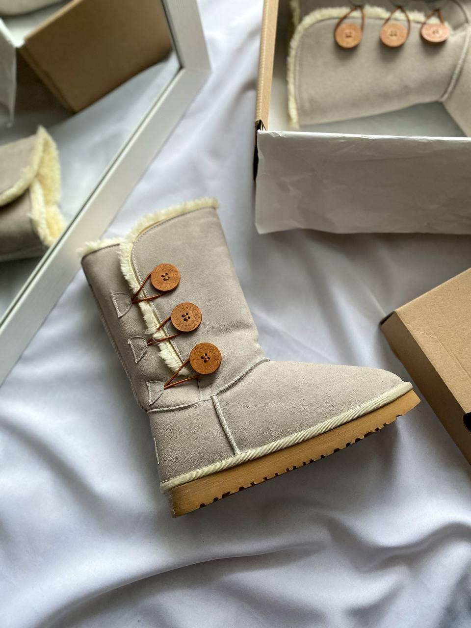 UGG Bailey Button Triplet II White