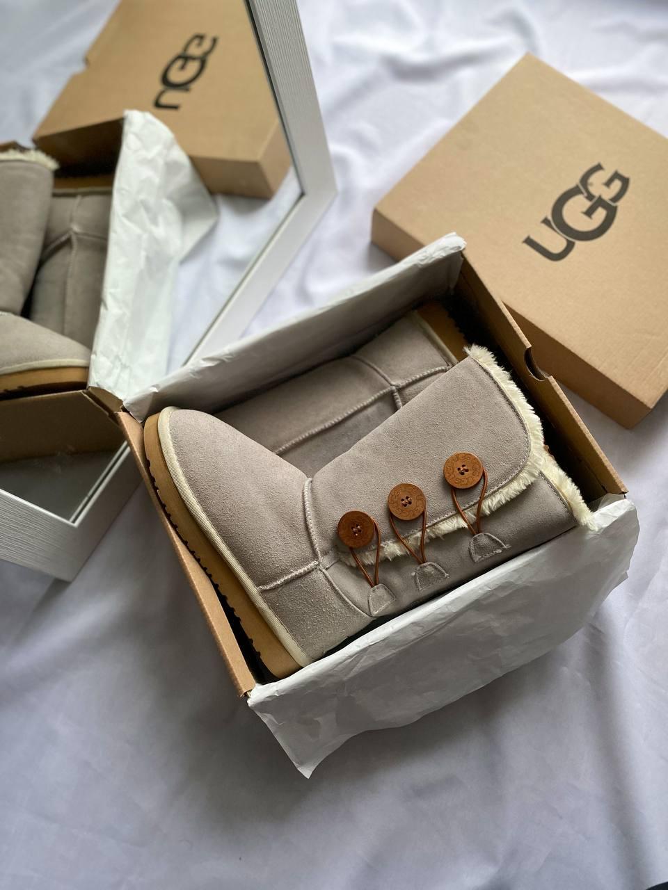 UGG Bailey Button Triplet II White