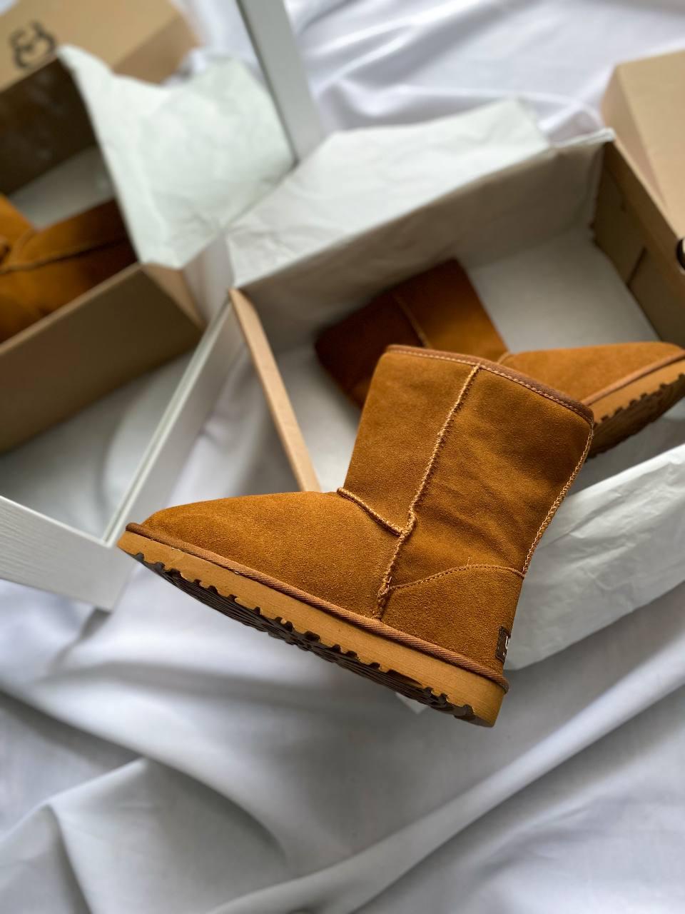 UGG Classic Short Caramel
