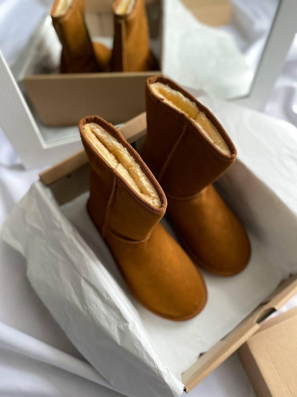 UGG Classic Short Caramel