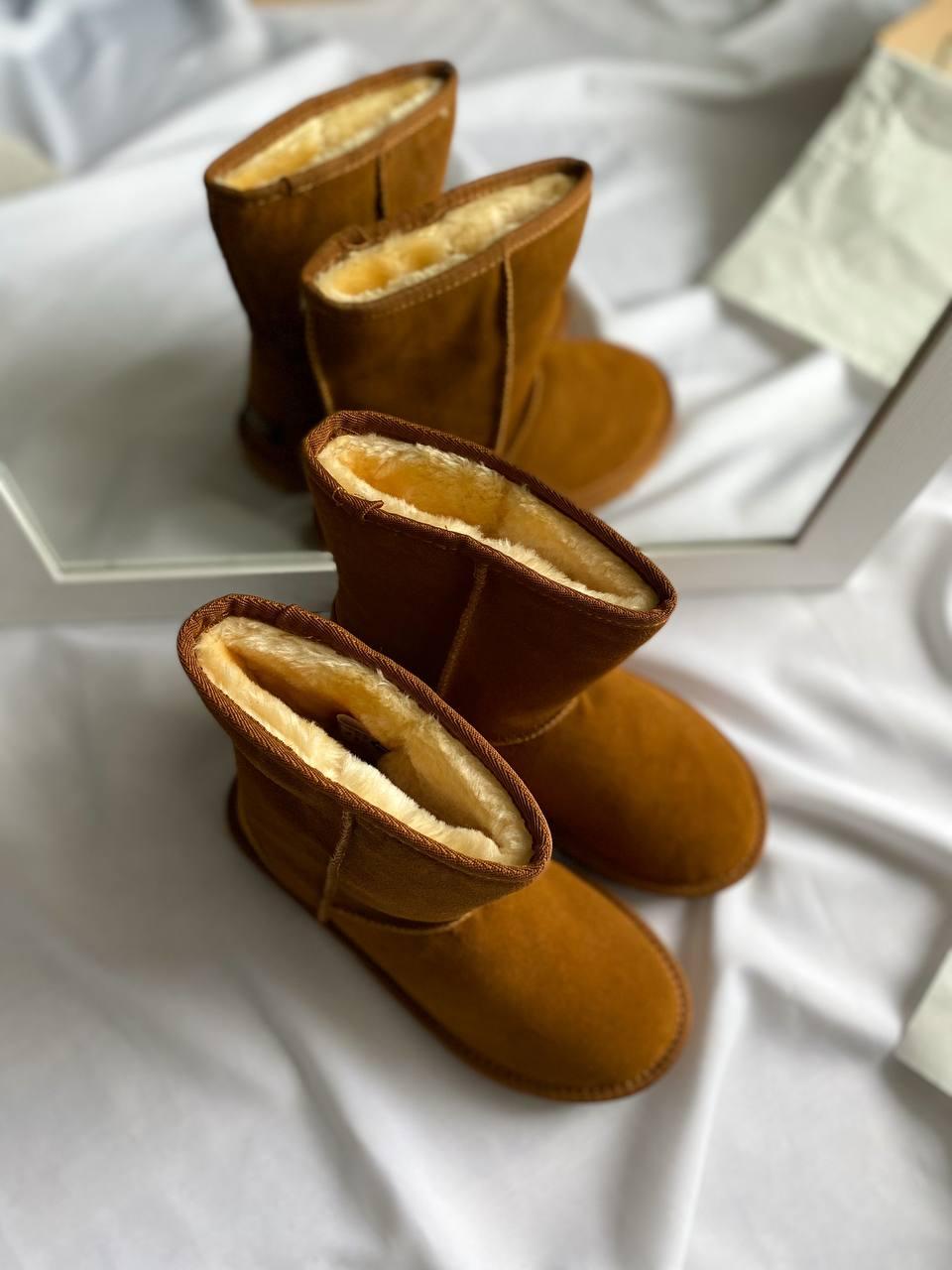UGG Classic Short Caramel