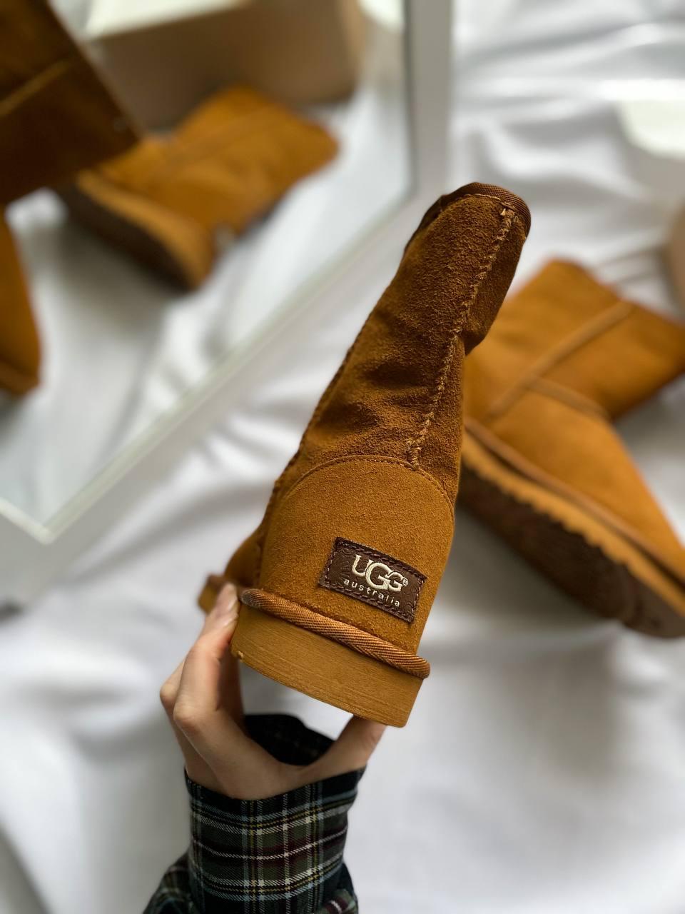 UGG Classic Short Caramel