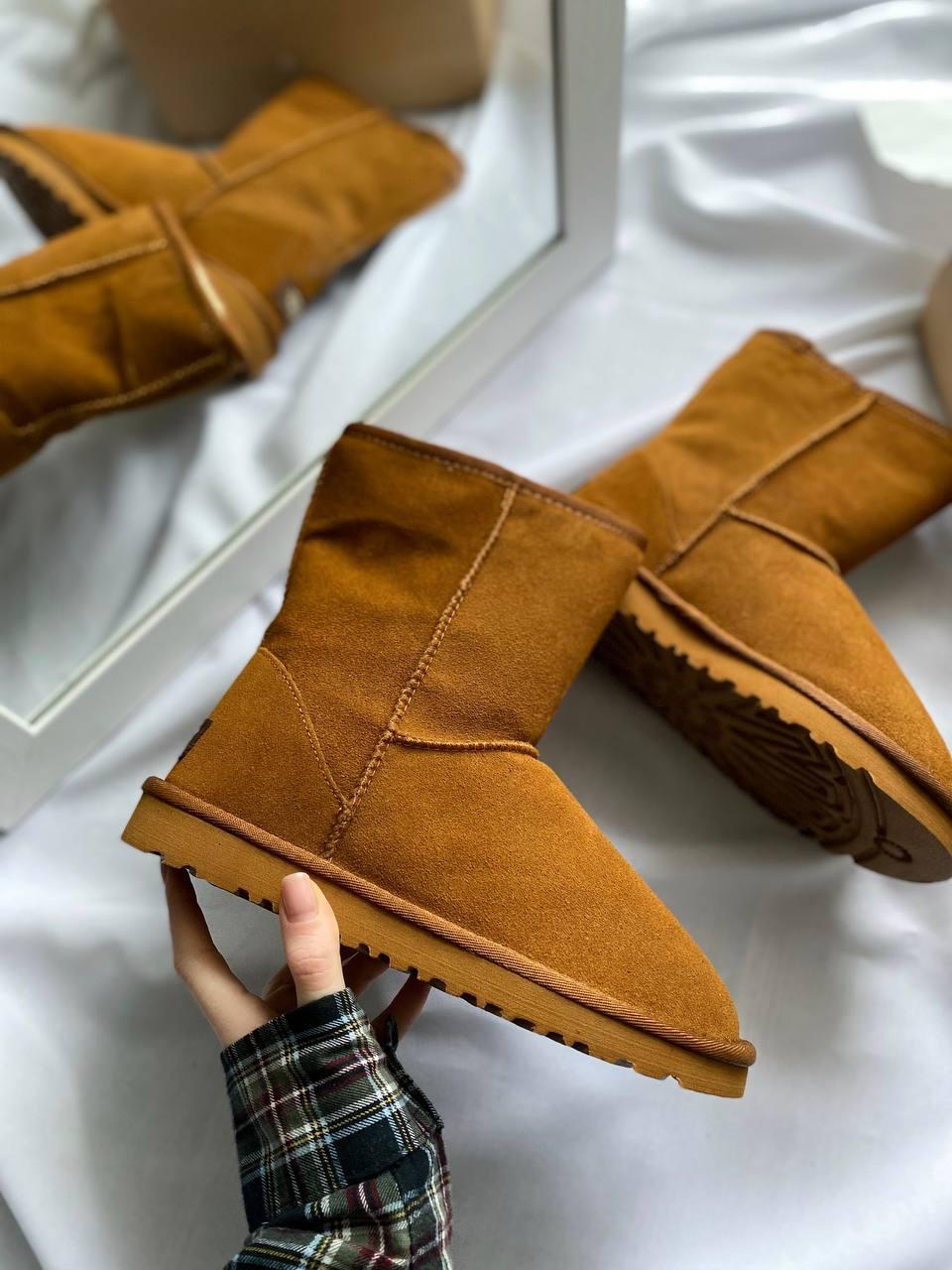 UGG Classic Short Caramel