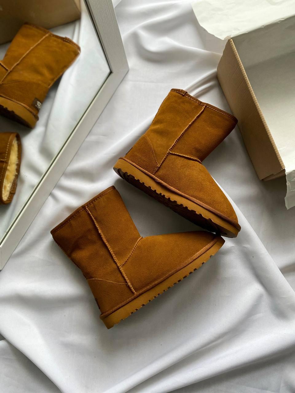 UGG Classic Short Caramel