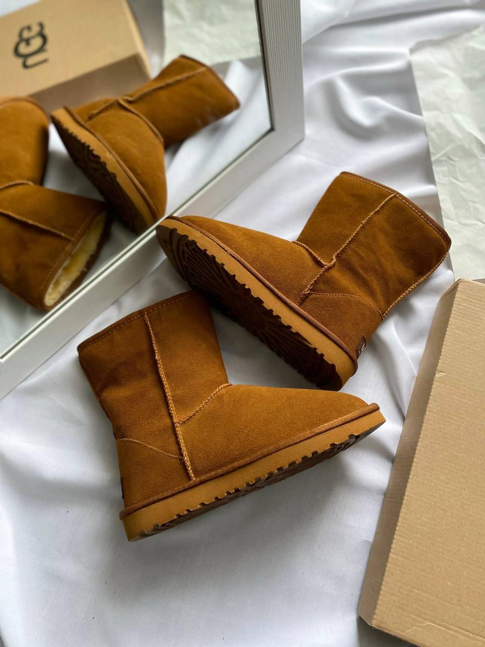 UGG Classic Short Caramel