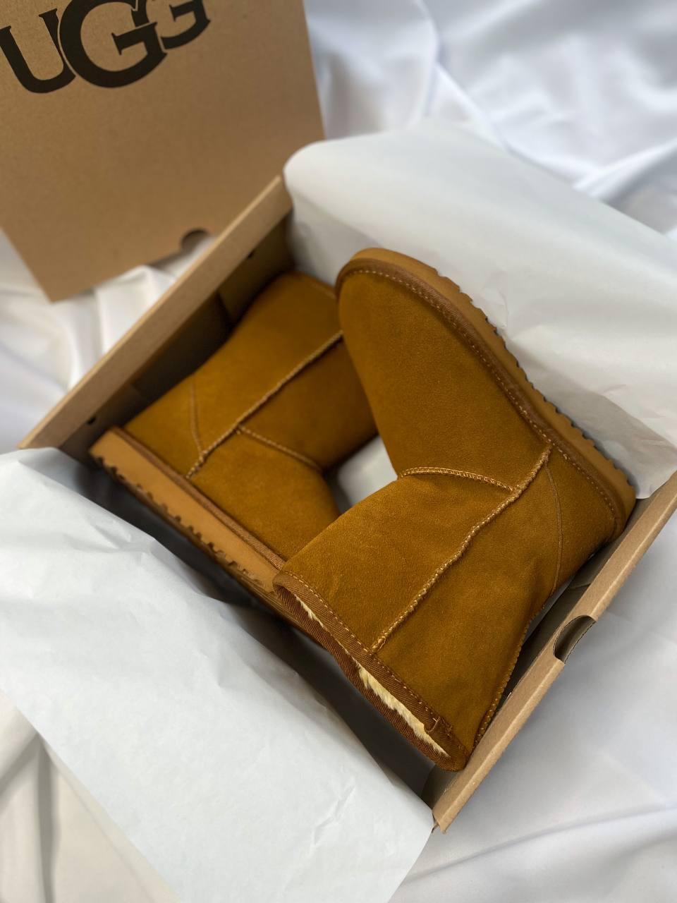 UGG Classic Short Beige