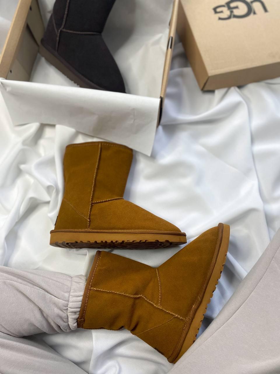 UGG Classic Short Beige