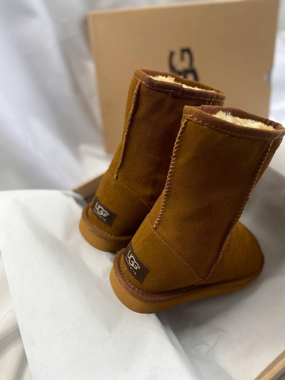 UGG Classic Short Beige
