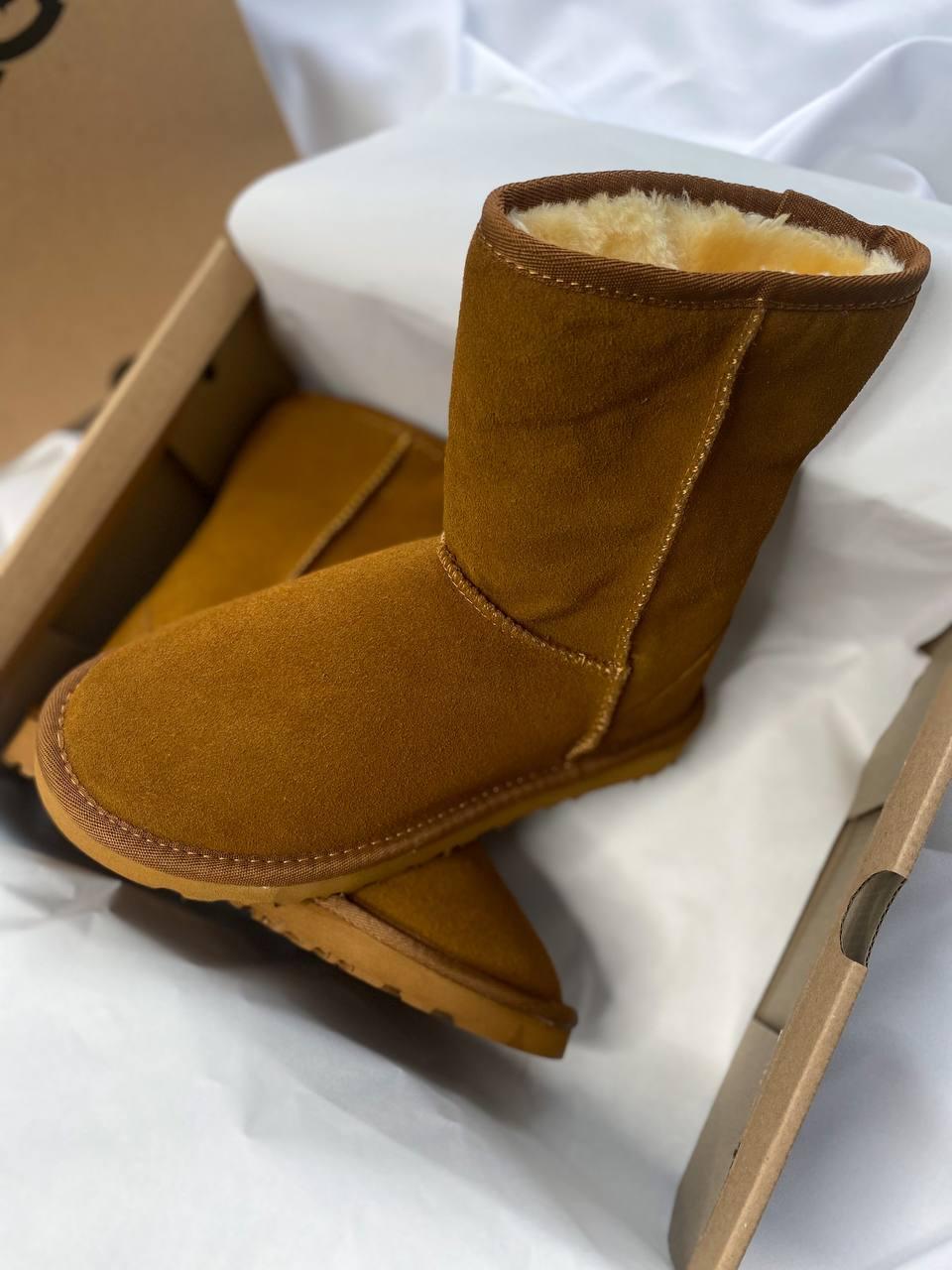 UGG Classic Short Beige