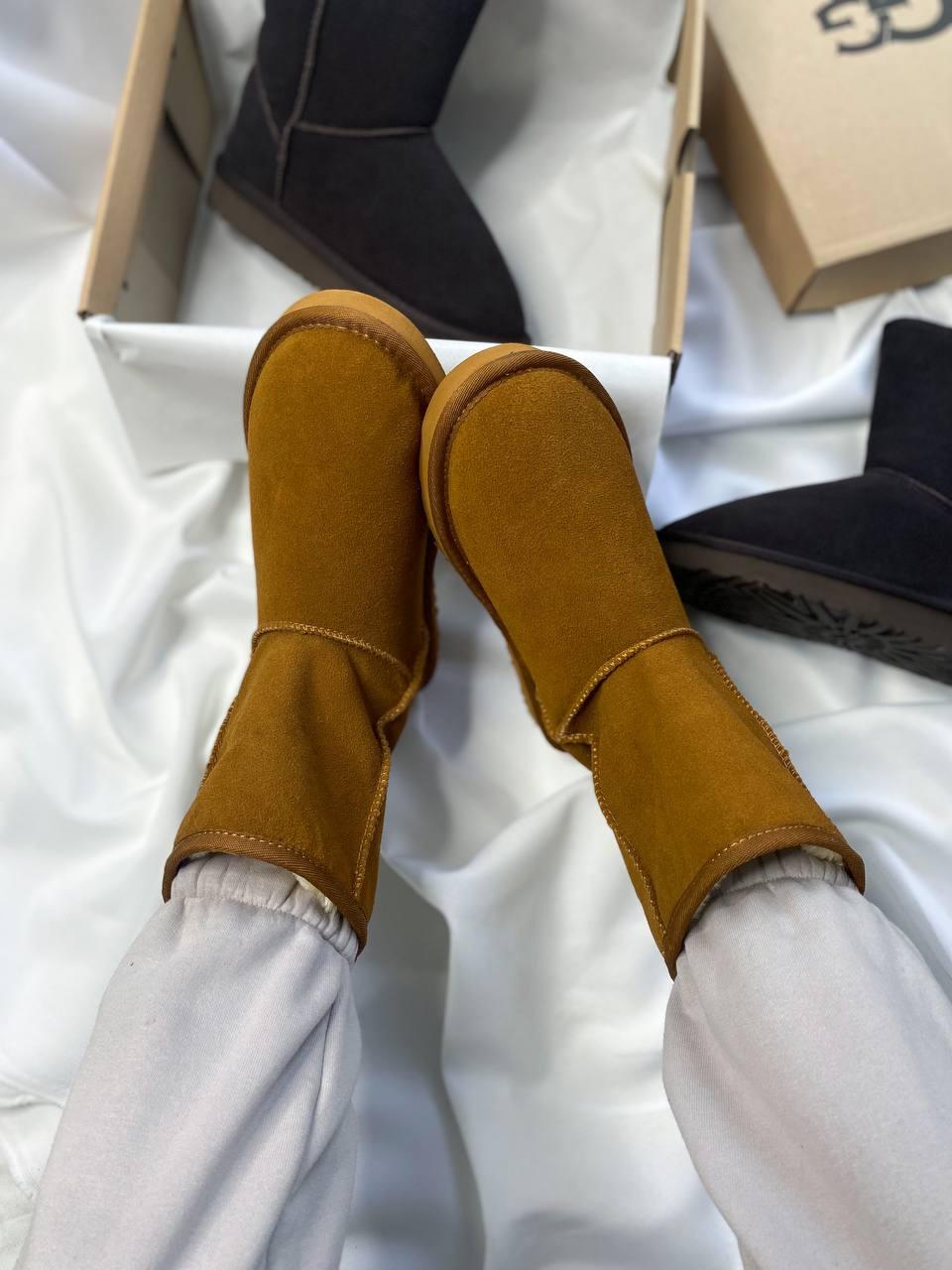 UGG Classic Short Beige