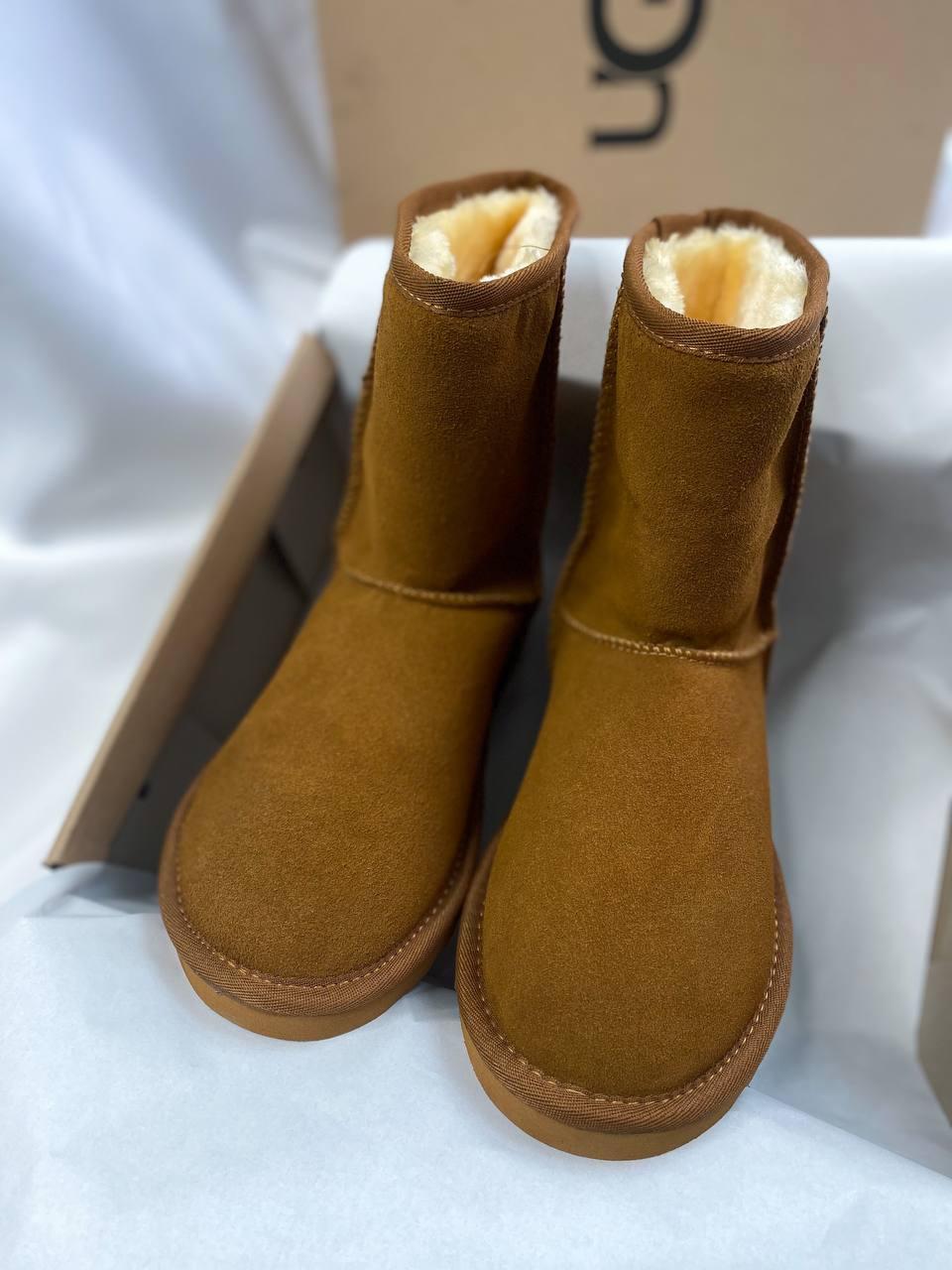 UGG Classic Short Beige